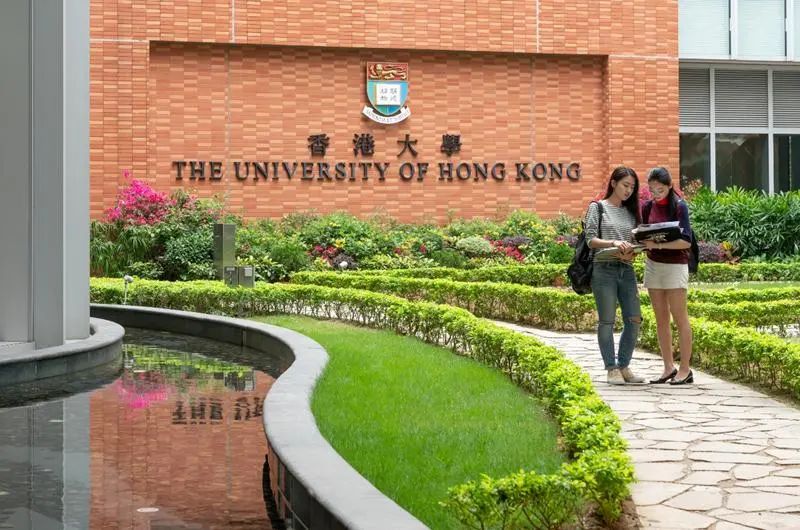 一文讲透香港15年免费义务教育和大学教育的优势！跟内地有什么区别？